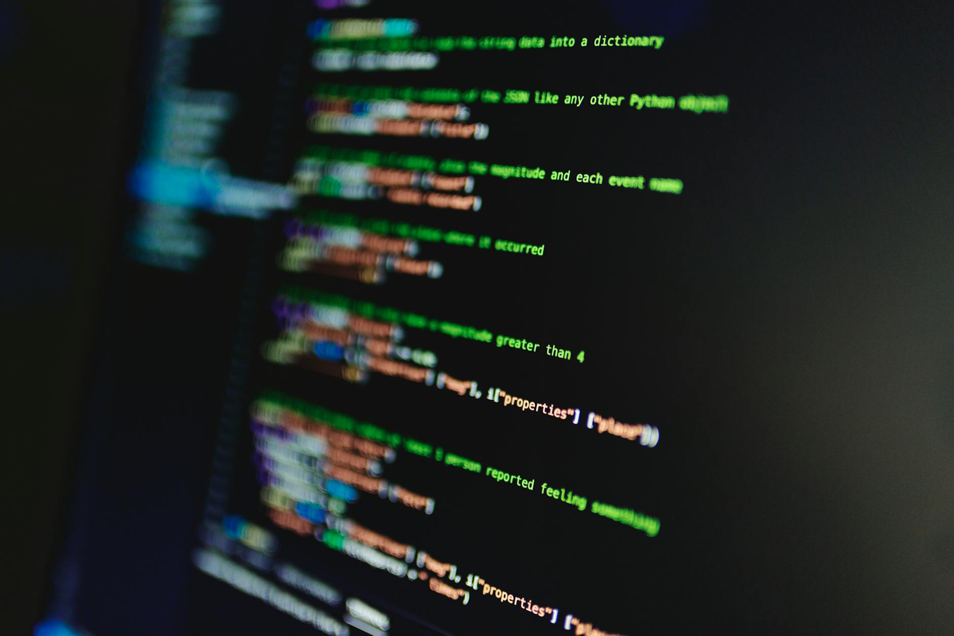 WPS Office 官方品牌视觉，展示多端协作界面